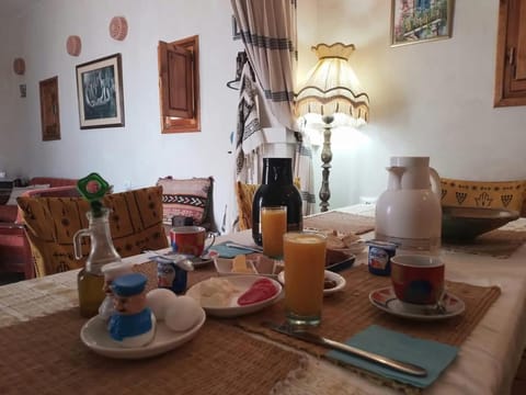 Seating area, Dining area, Breakfast, Continental breakfast, Internal: Not applicable to any particular room