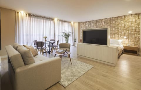 TV and multimedia, Living room, Seating area, Dining area