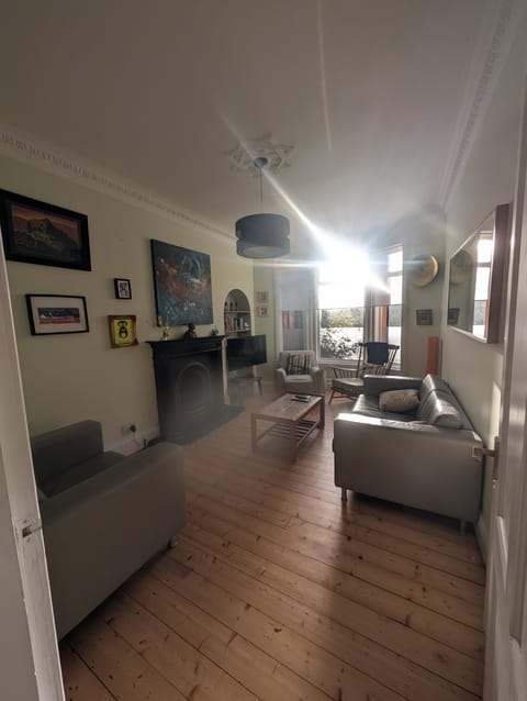 Living room, Photo of the whole room