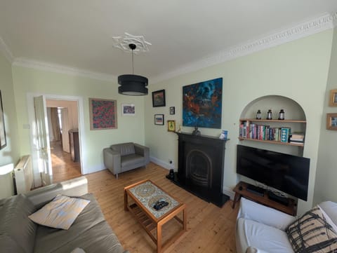 Living room, Seating area, Evening entertainment