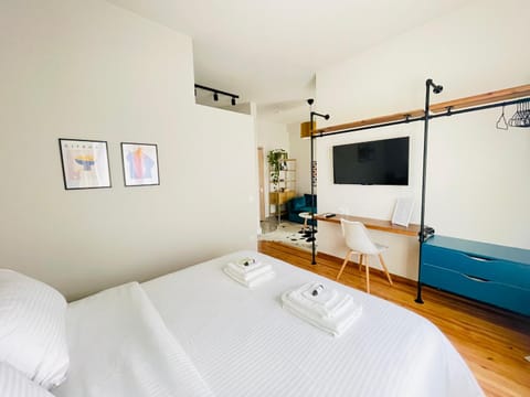 Bed, TV and multimedia