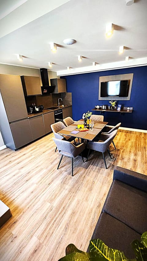 Garden, TV and multimedia, Coffee/tea facilities, Kitchen or kitchenette, Seating area, Parking, dishwasher, stove, towels, wardrobe, kitchen, air conditioner