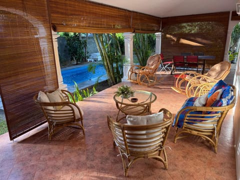 Patio, Living room