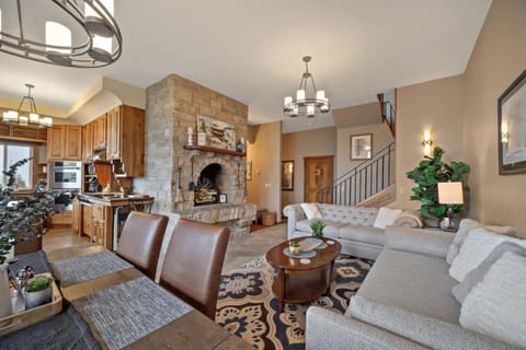 Ski-inSki-out in Schweitzer - 3BR3BA Hot Tub - Guest Favorite Chalet in Idaho