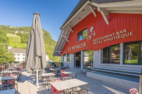 Property building, Restaurant/places to eat, Restaurant/places to eat, Property logo or sign, Balcony/Terrace, Mountain view