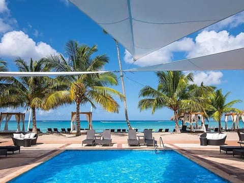 Natural landscape, Garden, Beach, Pool view, Sea view, Swimming pool, Swimming pool, sunbed