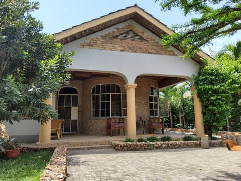Property building, Patio, Facade/entrance, Spring, Day, Garden view