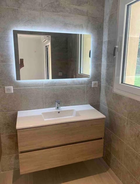 Magnifique studio indépendant Bed and Breakfast in Gréoux-les-Bains