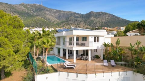 Property building, Balcony/Terrace, Mountain view, Pool view, Swimming pool, Swimming pool