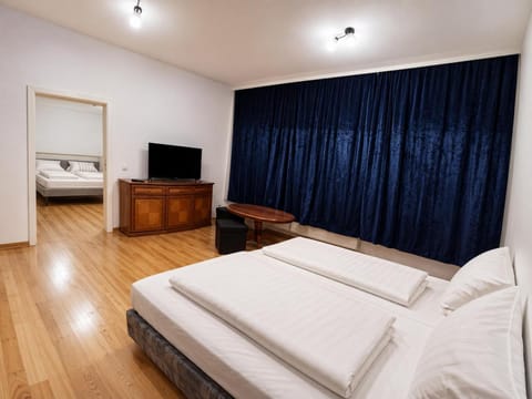 Communal lounge/ TV room, Bed, Photo of the whole room, Bedroom