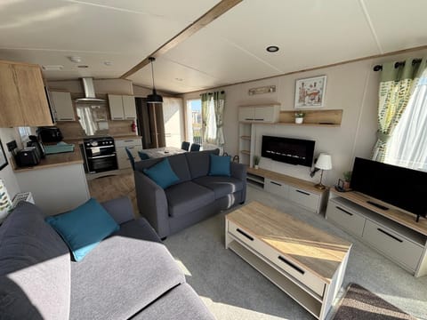 The Retreat 10 - Hot tub Mini Lodge, central heating, bed linen, & pet friendly - Meadow Lakes Caravan Hire Apartment in Chapel Saint Leonards