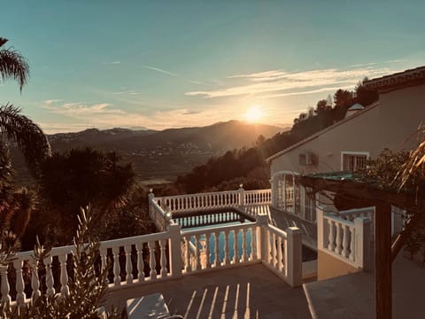 Natural landscape, View (from property/room), Balcony/Terrace, Mountain view, Pool view, Swimming pool, Sunrise, Sunset