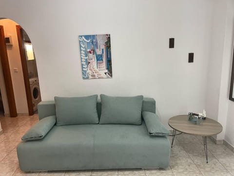 3 Bedroom House, 250m from Trikorfo Beach House in Halkidiki