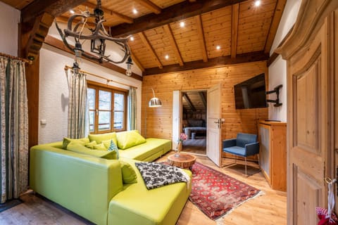 Communal lounge/ TV room, TV and multimedia, Living room, Seating area