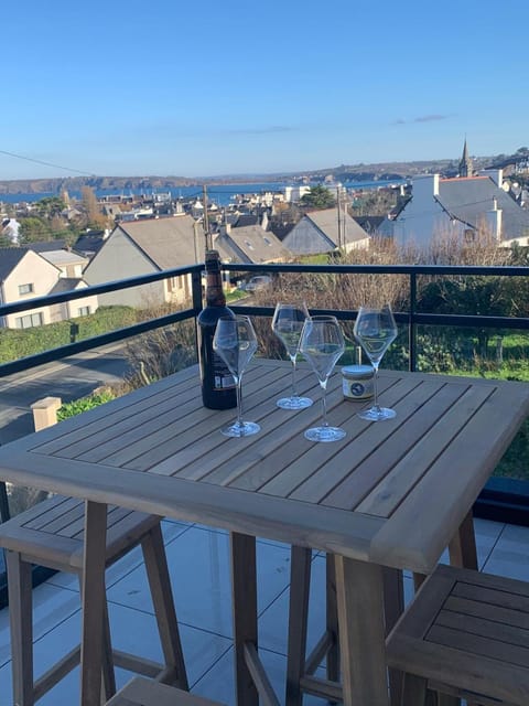 House with garden terrace and balcony with sea view Villa in Finistere