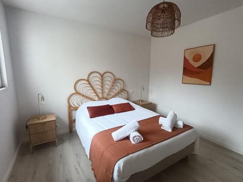 House with garden terrace and balcony with sea view Villa in Finistere