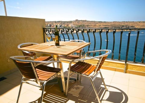 Penthouse in St Paul's Bay Malta with Views Apartment in Saint Paul's Bay