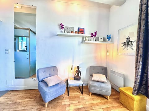 Communal lounge/ TV room, Living room