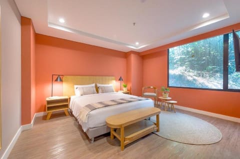 Bed, TV and multimedia, Photo of the whole room, Bedroom