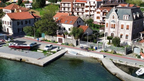 Property building, Day, Neighbourhood, Natural landscape, Bird's eye view, Sea view