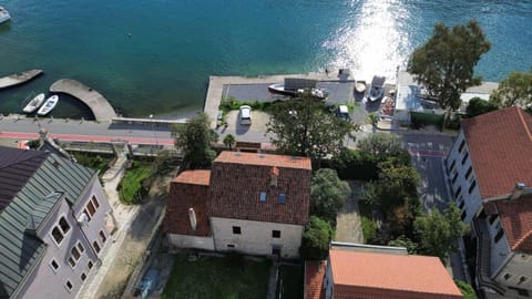 Property building, Day, Neighbourhood, Natural landscape, Bird's eye view, Sea view, Parking