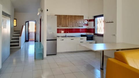 Kitchen or kitchenette, Dining area, dishwasher, stove