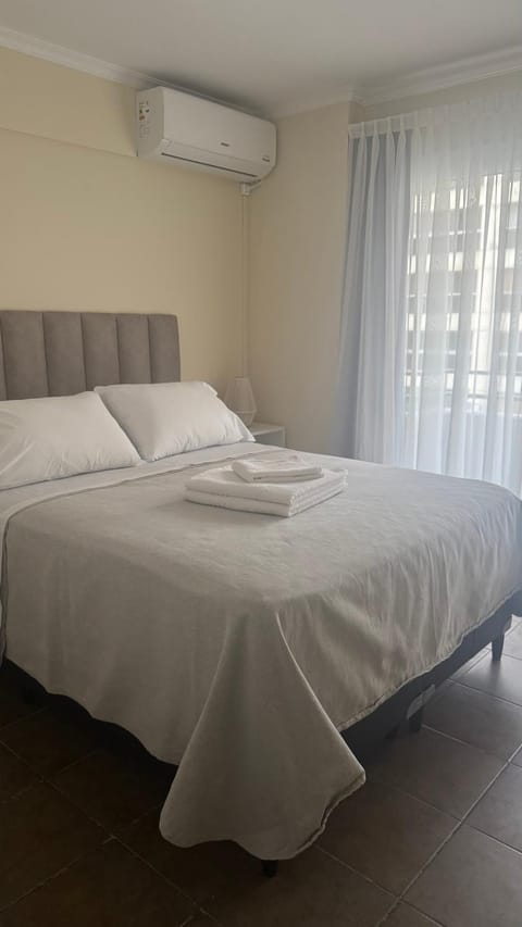 Bed, Photo of the whole room, Bedroom, air conditioner
