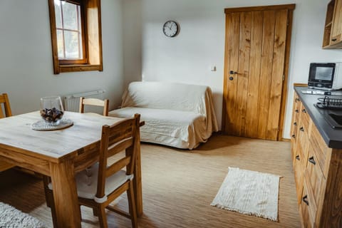 Kitchen or kitchenette, Seating area, Dining area, kitchen