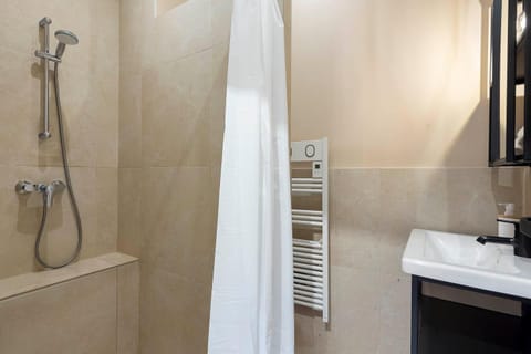 Loft Spacieux pour 10 personnes avec Terrasse House in Nice