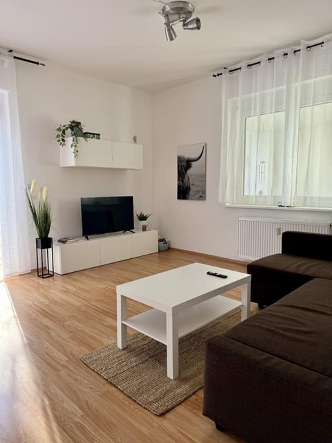 Communal lounge/ TV room, TV and multimedia, Living room, Seating area, Evening entertainment