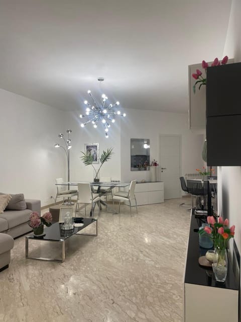 TV and multimedia, Kitchen or kitchenette, Living room, Dining area