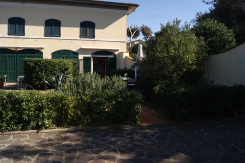 Property building, Facade/entrance