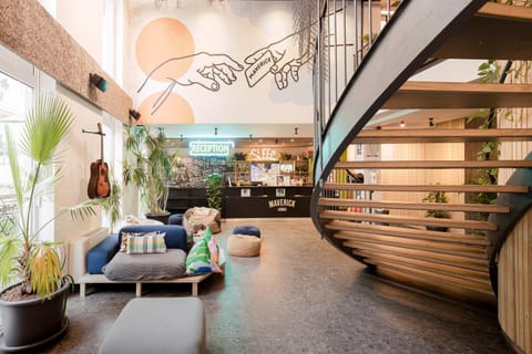 Communal lounge/ TV room, Lobby or reception