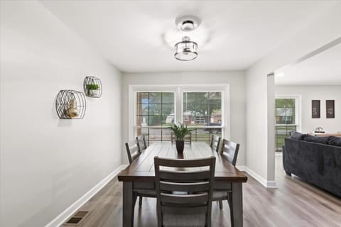 Westchester Retreat King bed House in Westchester