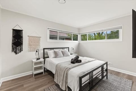 Westchester Retreat King bed House in Westchester