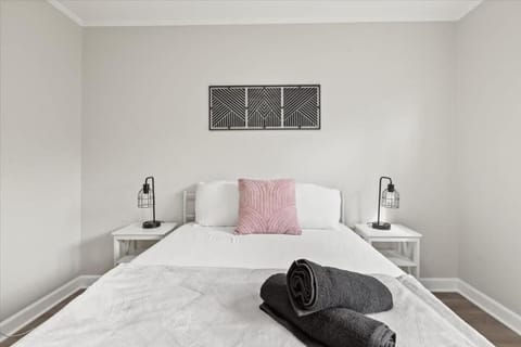 Westchester Retreat King bed House in Westchester