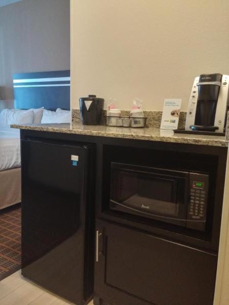Coffee/tea facilities, minibar