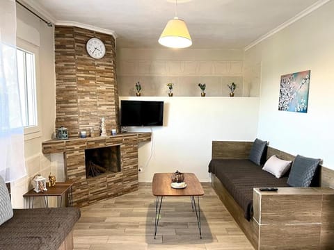TV and multimedia, Living room, Seating area, Evening entertainment