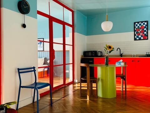 Kitchen or kitchenette, Dining area