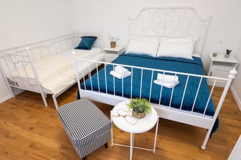 Villa Elena, Apartment JAKOV - newly decorated Apartment in Šibenik-Knin County, Croatia