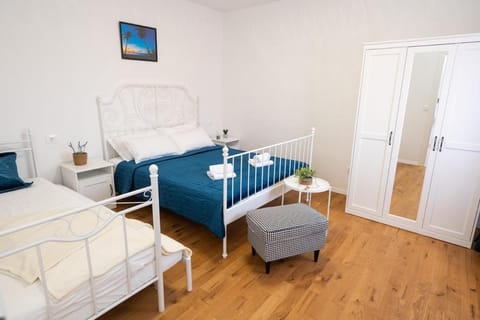 Villa Elena, Apartment JAKOV - newly decorated Apartment in Šibenik-Knin County, Croatia