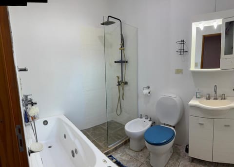 Shower, Bathroom, Bath, towels