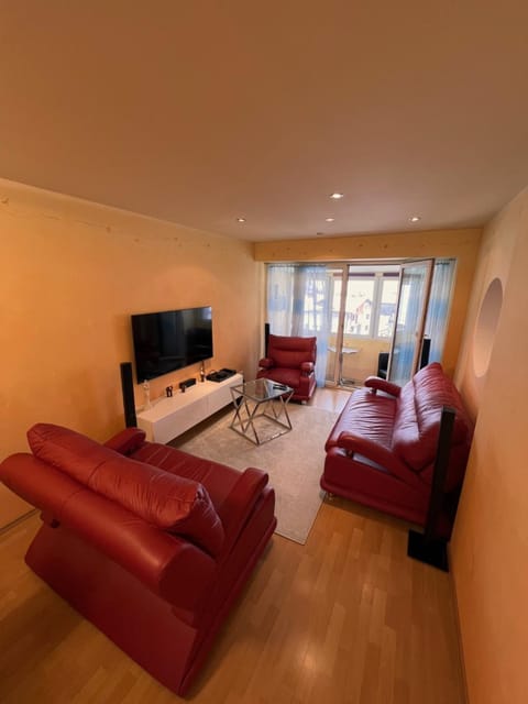 Communal lounge/ TV room, Living room, Seating area