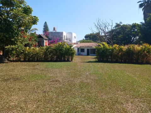 Casa con alberca y jardin en parres jiutepex House in Jiutepec