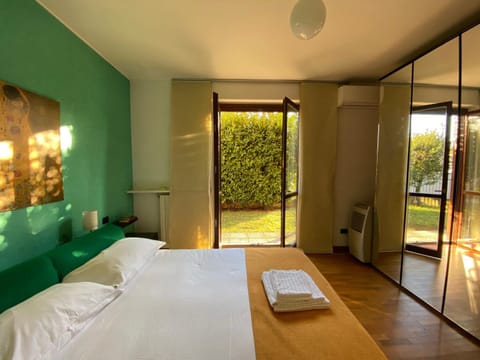 Bedroom, Inner courtyard view