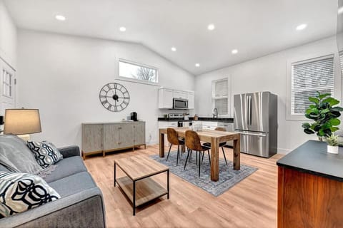 Decca's Guesthouse House in Siloam Springs