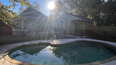 Decca's Guesthouse House in Siloam Springs