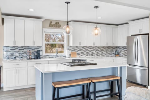 Rogers Family Retreat House in Rogers