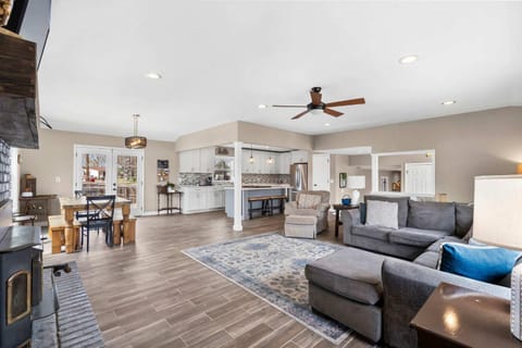 Rogers Family Retreat House in Rogers