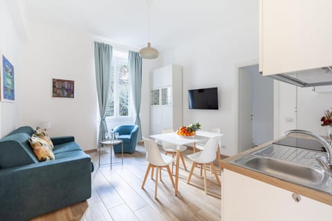 TV and multimedia, Kitchen or kitchenette, Living room, Dining area
